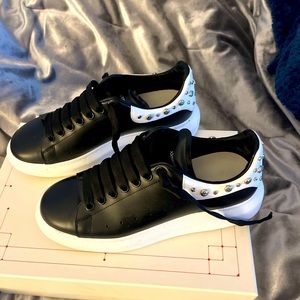 Men’s Alexander Mcqueens. Size 8.5 9/10 condition